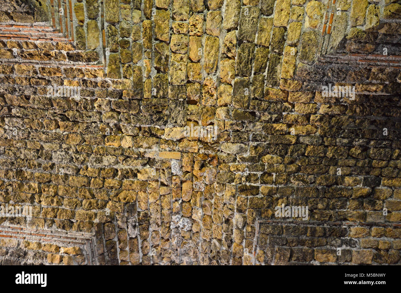 Antike römische Ziegel und Stein Decke Muster. Stockfoto