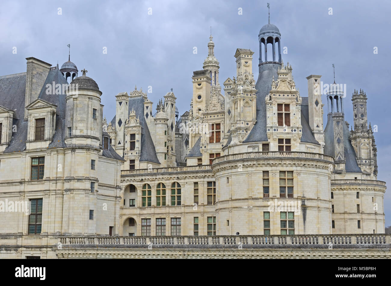 Die erstaunliche Zierpflanzen Dach des Chateau de Chambord, mit seinen Türmchen und Schornsteine, entworfen, um den Eindruck der Consntantinople Skyline zu geben Stockfoto