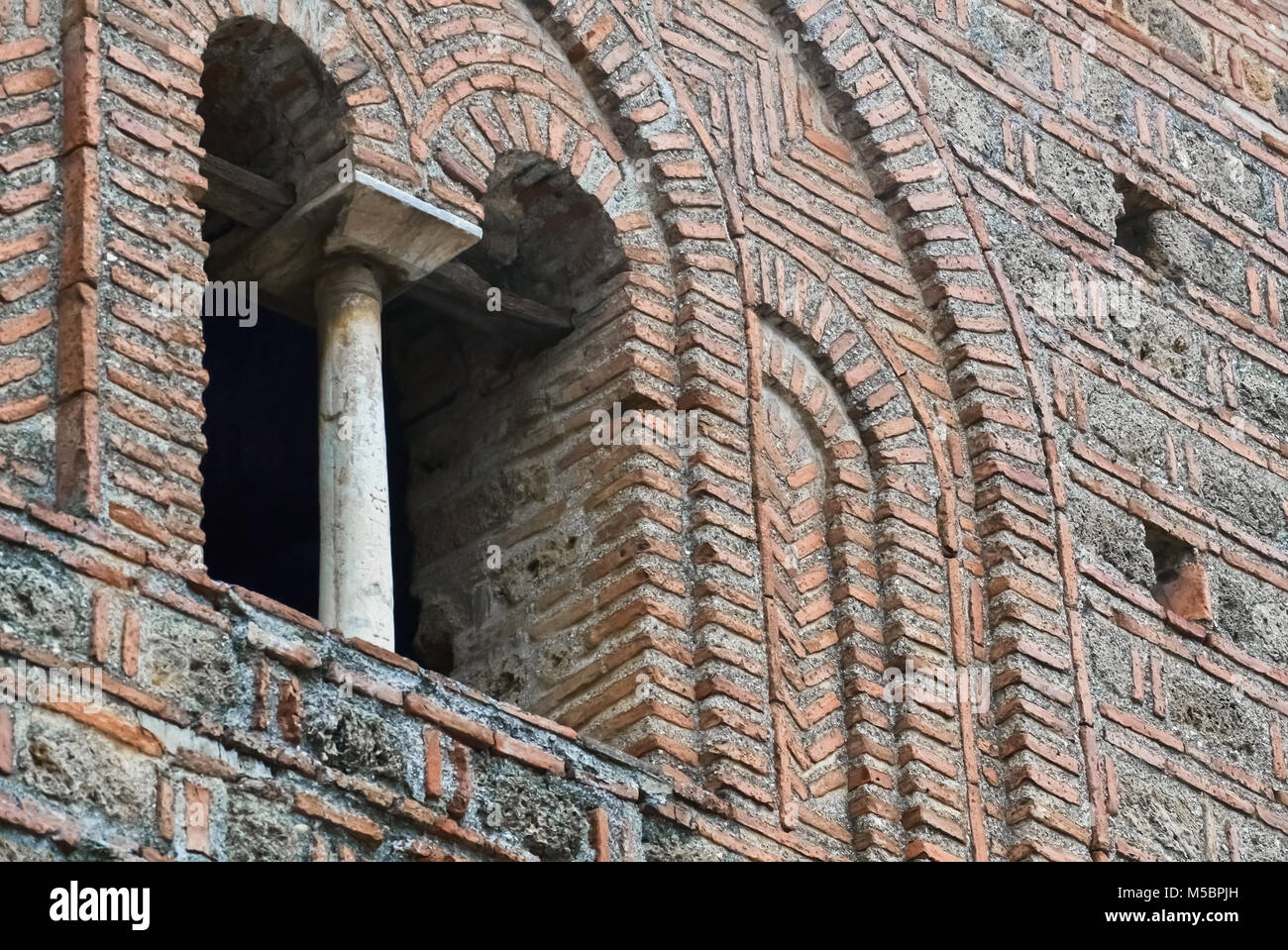Architektonisches Detail des berühmten Orthodoxe Kirche in Ohrid, entfernt. Stockfoto
