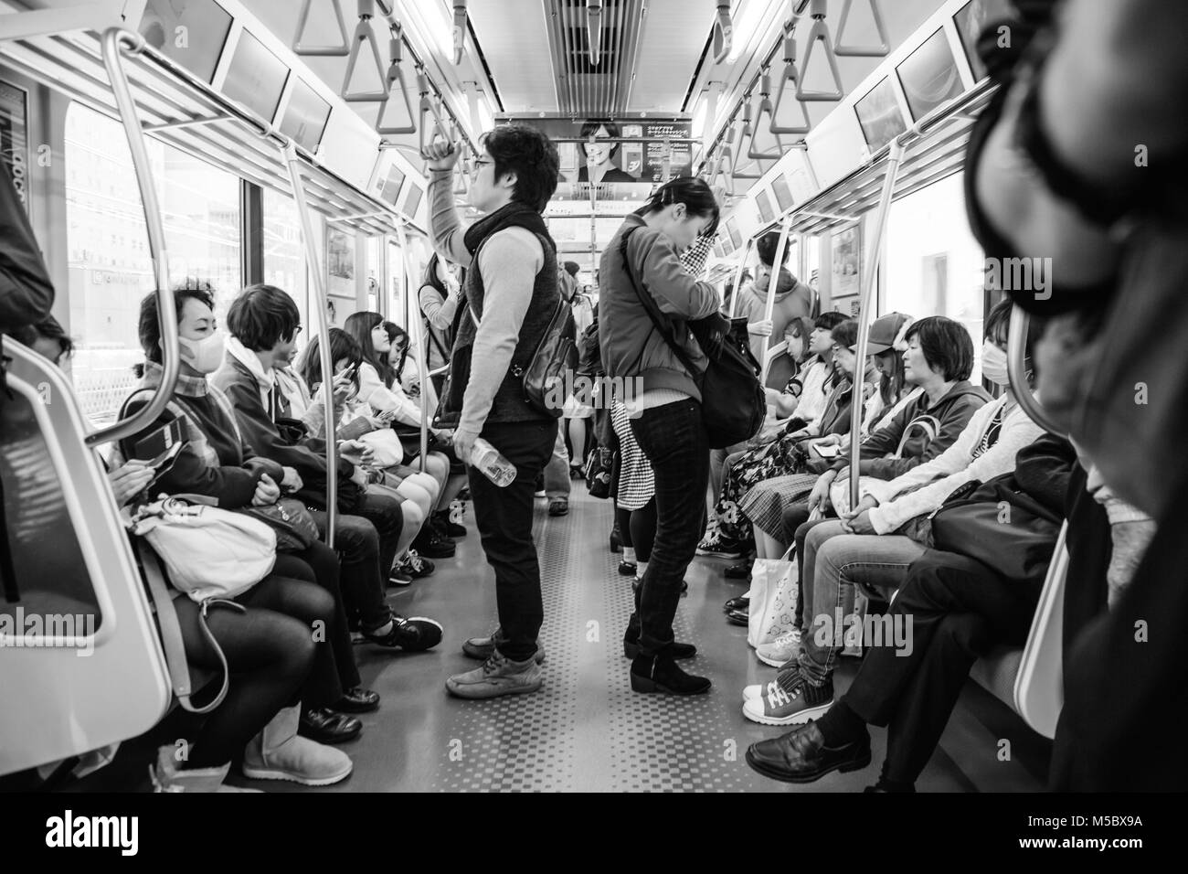 Mitfahrer in öffentlichen Verkehrsmitteln Stockfoto
