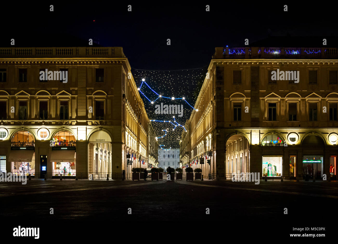 Turin, Italien, Dezember 2017: Weihnachtsbeleuchtung in der Via Roma, Turin, Italien mit Konstellation und Astronomie Hauptthema Stockfoto