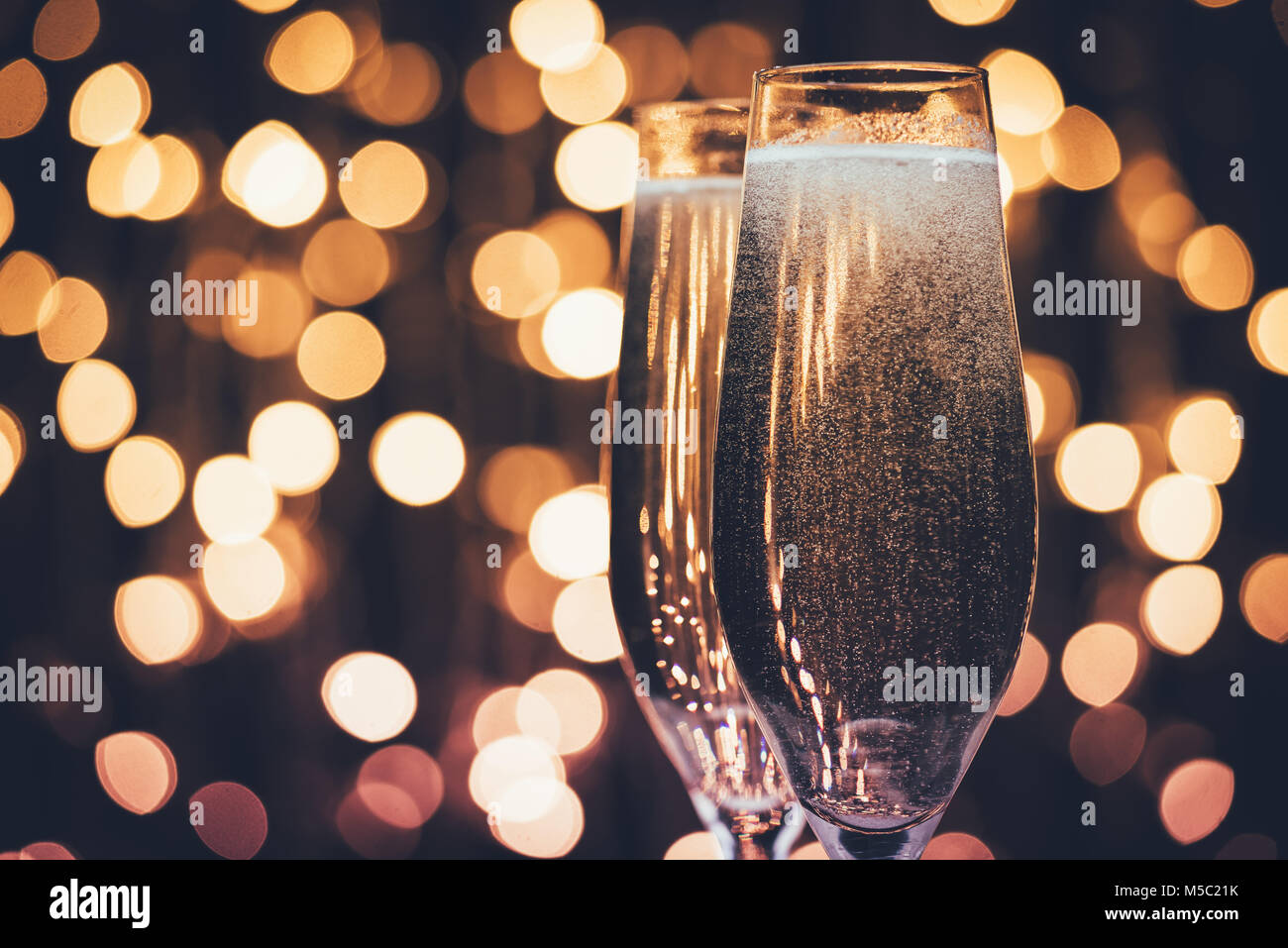 Gläser Champagner mit Blasen Stockfoto