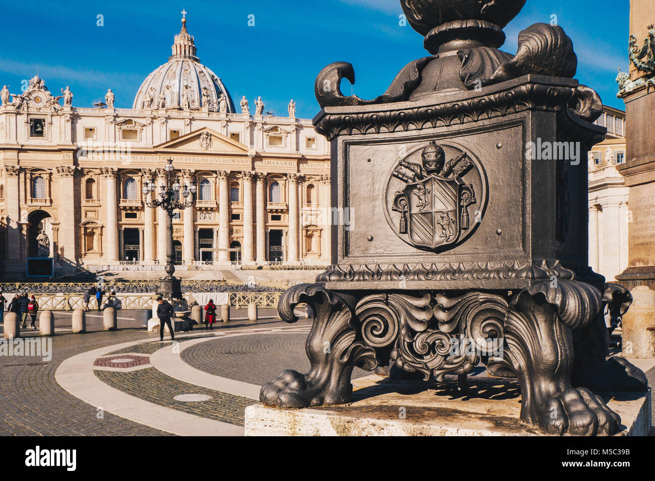 Petersplatz und Petersdom in der Vatikanstadt in Rom, Italien Stockfoto