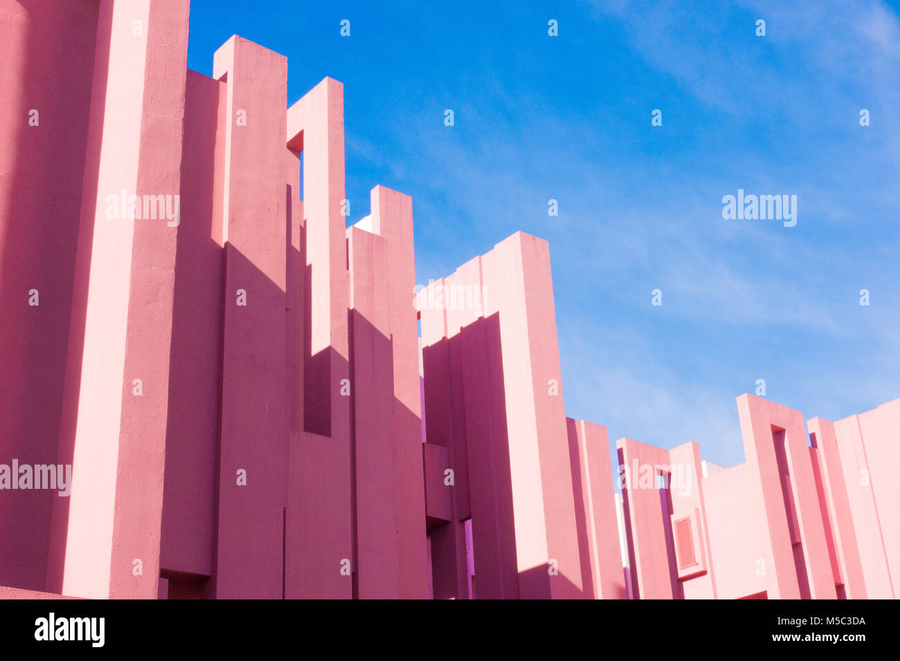 Wände von La Muralla Roja Gebäude in Calpe, Spanien befindet Stockfoto
