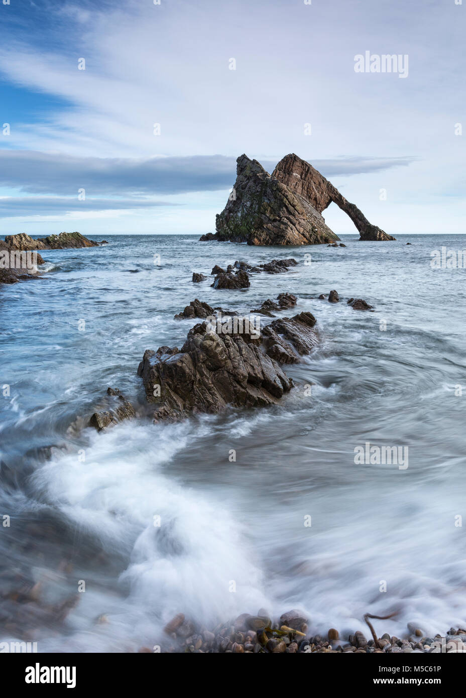 Bogen Geige Rock, in der Nähe von Portknockie, Moray, Schottland Stockfoto