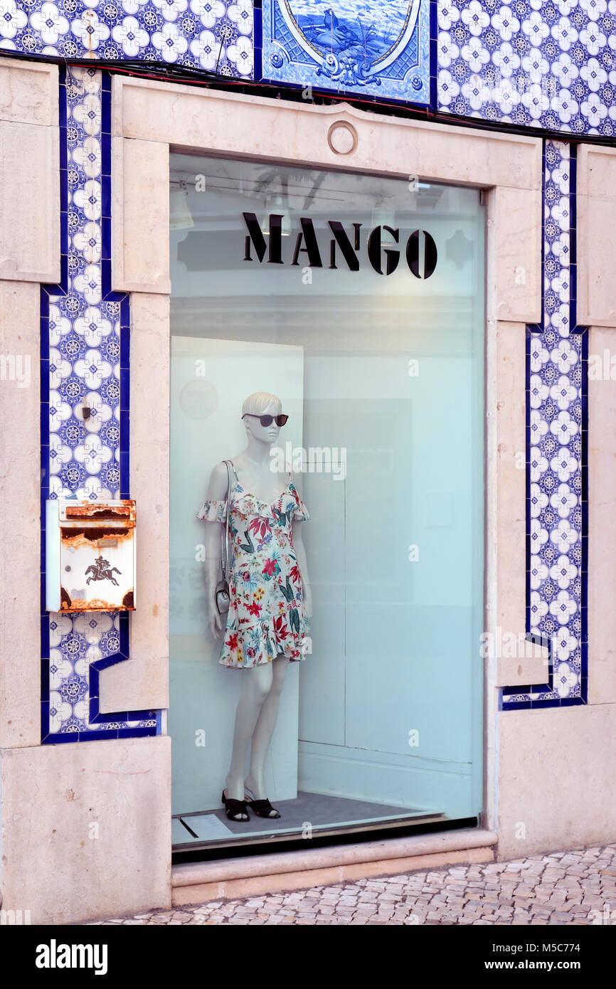 Mango Shop mit blauen portugiesischen Kacheln, Beja, Alentejo, Portugal Stockfoto