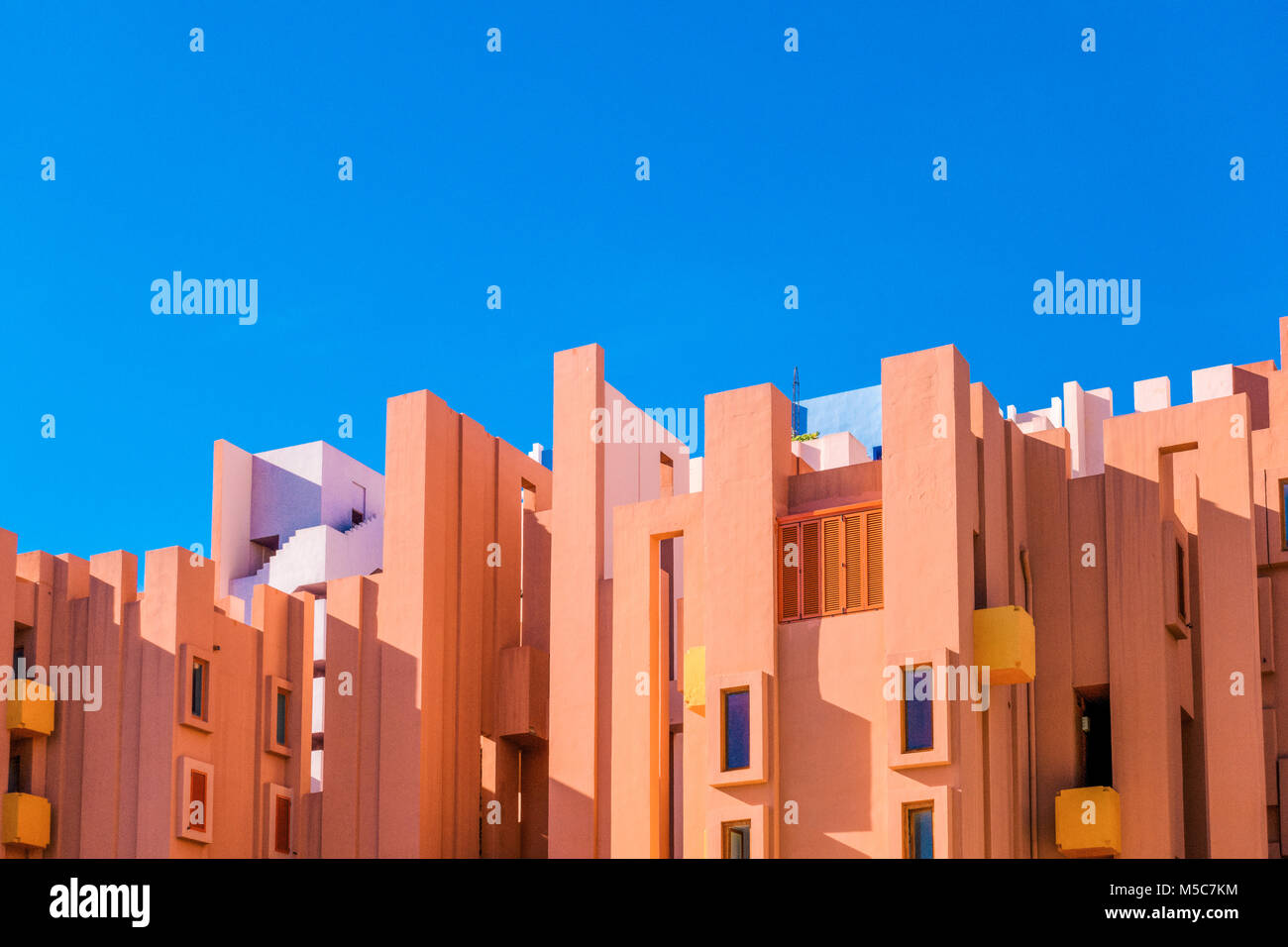 Wände von La Muralla Roja Gebäude in Calpe, Spanien befindet Stockfoto