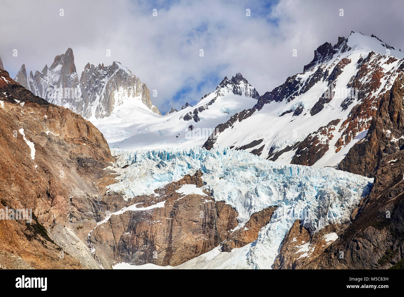 Gletscher in der Fitz Roy Massivs, Nationalpark Los Glaciares, Argentinien. Stockfoto