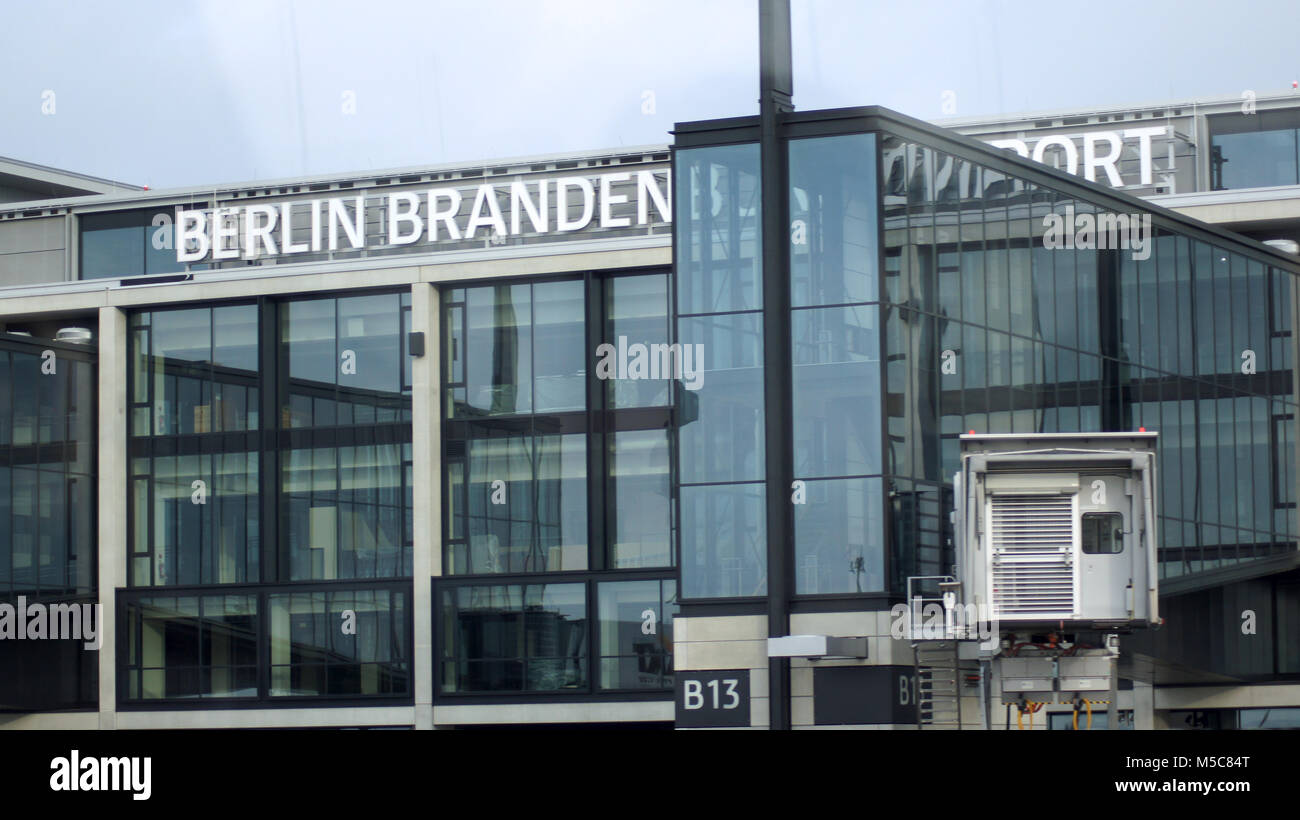 BERLIN, DEUTSCHLAND - Jan 17th, 2015: Flughafen Berlin Brandenburg BER, noch im Bau, leere Gebäude, Architektur tour Stockfoto