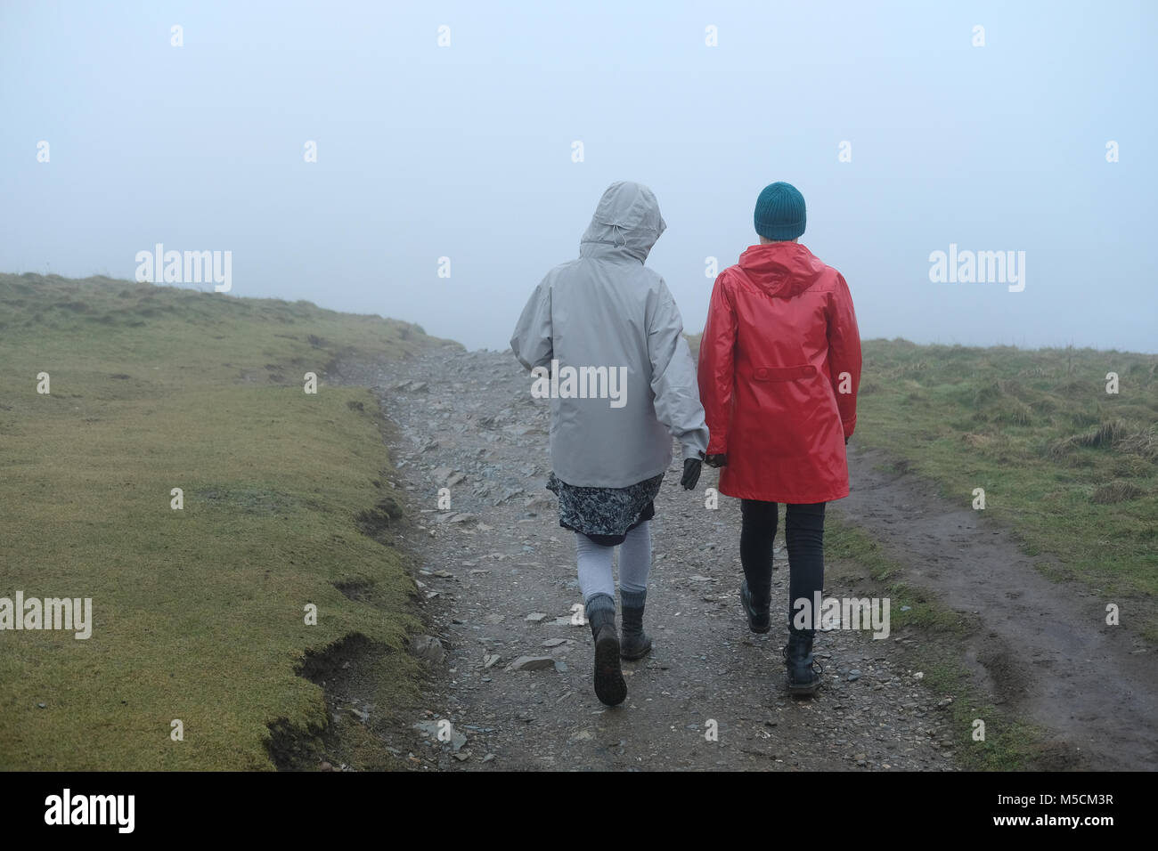 Spaziergänger auf National Trust Land. Stockfoto