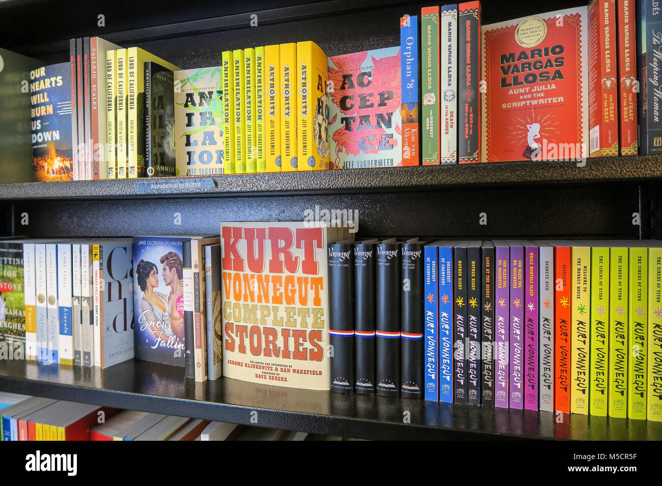 Bücher in Barnes & Noble Buchhandlung auf der Fifth Avenue, New York, USA Stockfoto