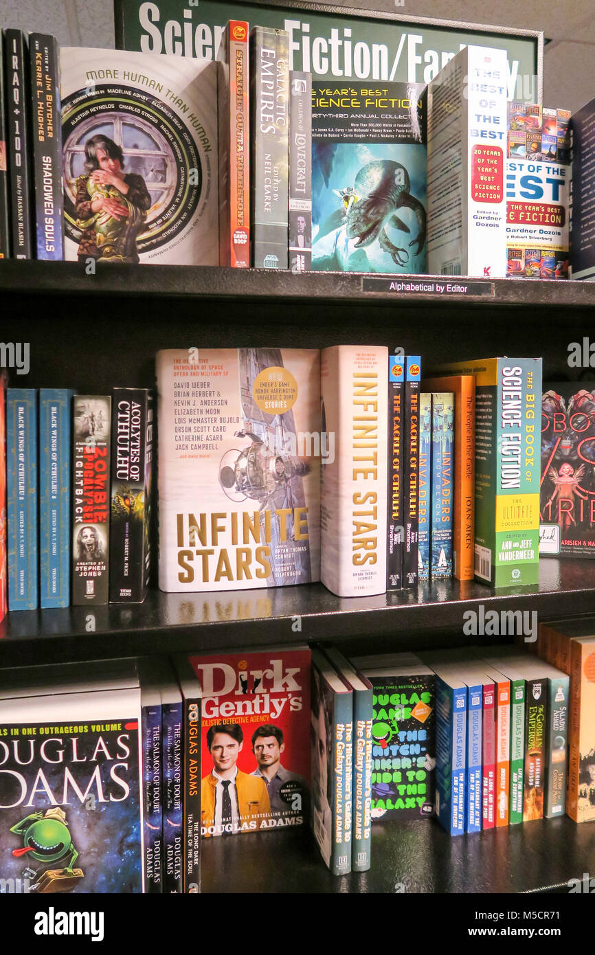 Bücher in Barnes & Noble Buchhandlung auf der Fifth Avenue, New York, USA Stockfoto