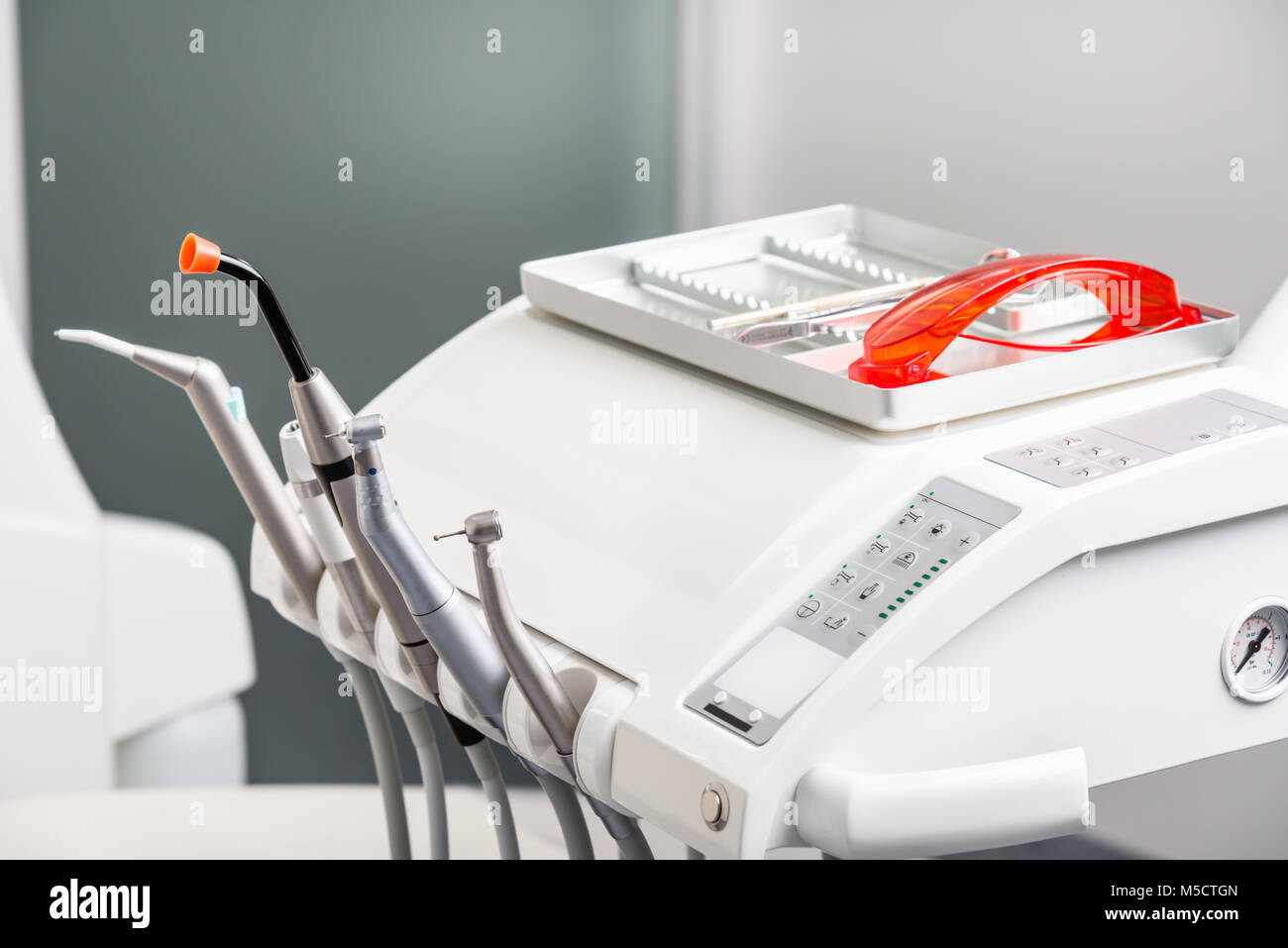 Zahnmedizinische Instrumente und Werkzeuge bei Zahnärzten Büro Stockfoto