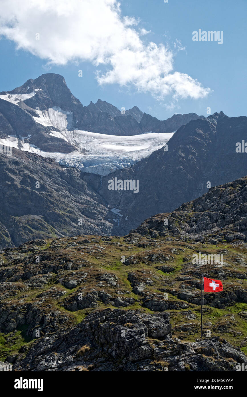 Ein Restwert Gletscher bleibt in der Corrie unter Sustenhorn Stockfoto