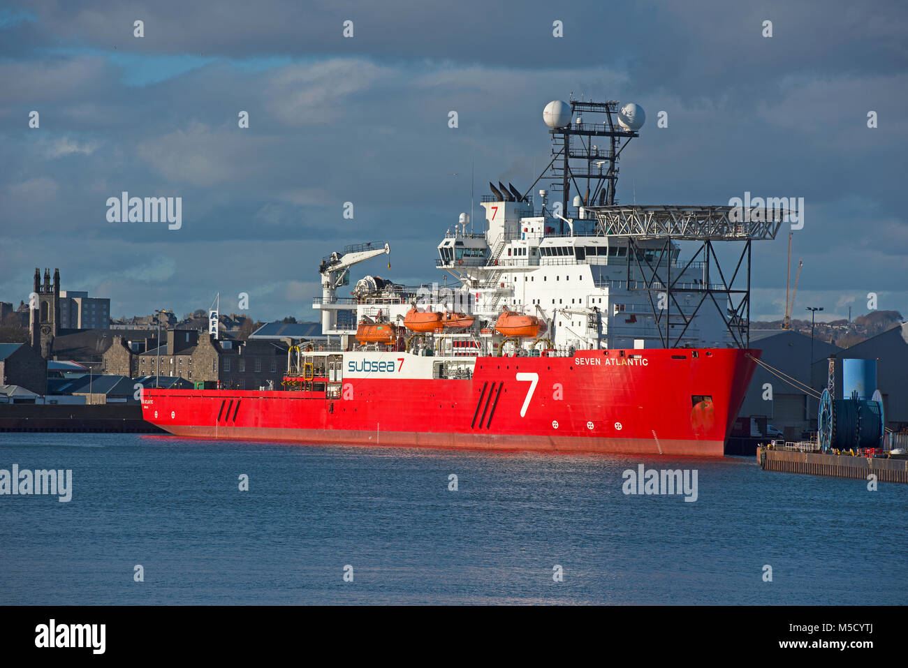Der Tauchgang Unterstützung Schiff in seinem Heimathafen in Aberdeen Hafen, Grampian. Schottland. Stockfoto