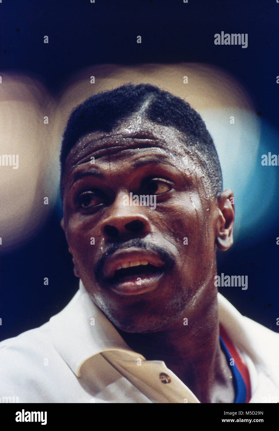 Portrait von Patrcik Ewing der Knicks während eines Spiels im Madison Square Garden in 1989. Stockfoto