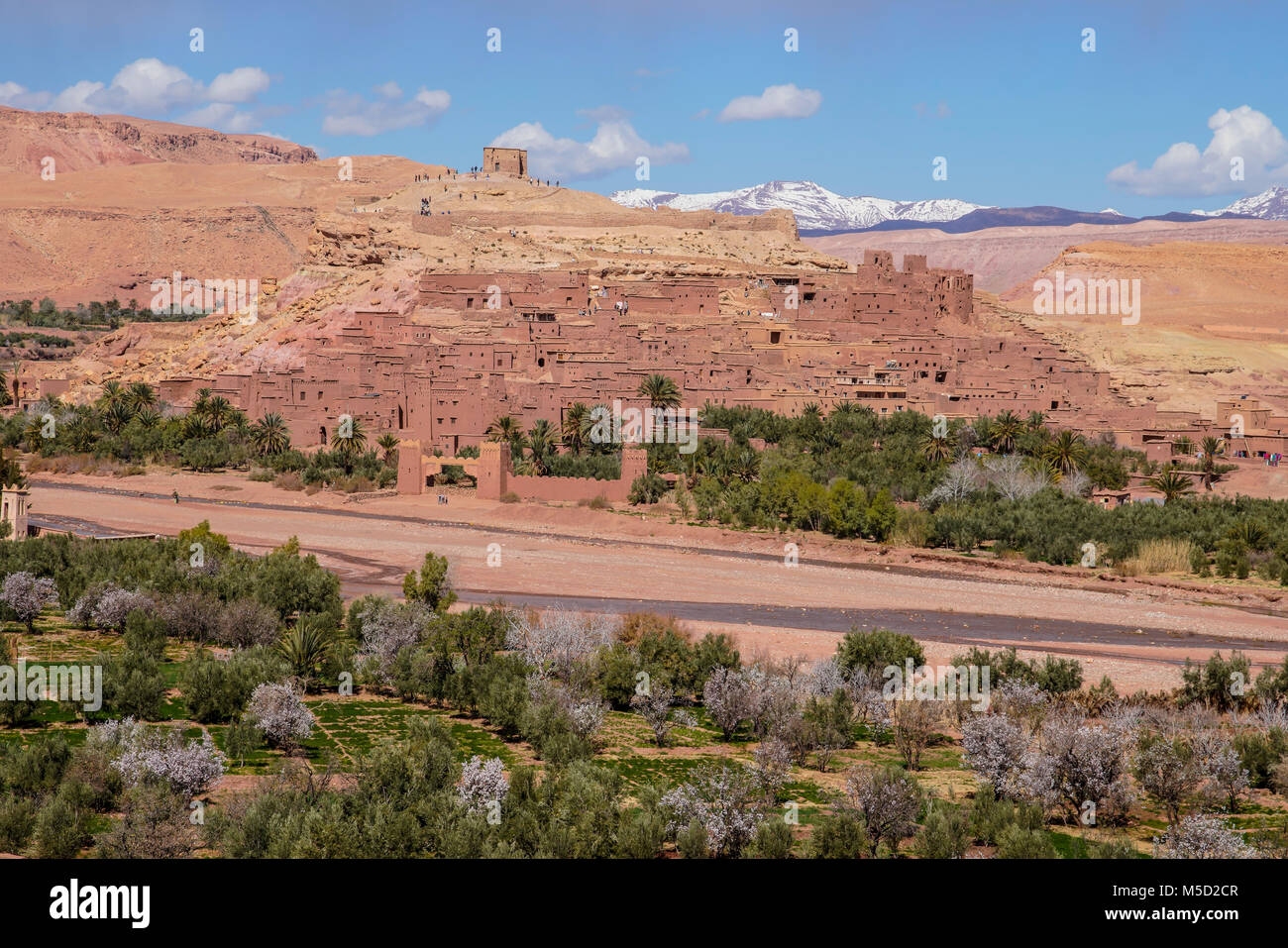 Die antike Stadt Ait Benhaddou liegt an der alten Karawanenroute zwischen der Sahara und Marrakesch im heutigen Marokko. Stockfoto