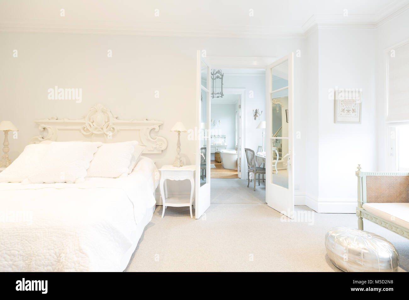 Weiß, Luxus Home Showcase interior Schlafzimmer Stockfoto