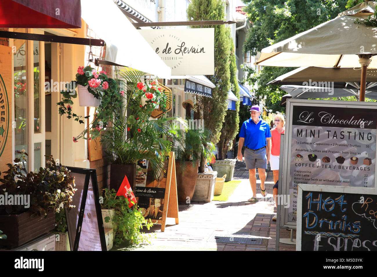 Die Cafés, Boutiquen und Galerien der Stadt Stellenbosch in Südafrika das Western Cape Provinz. Stockfoto