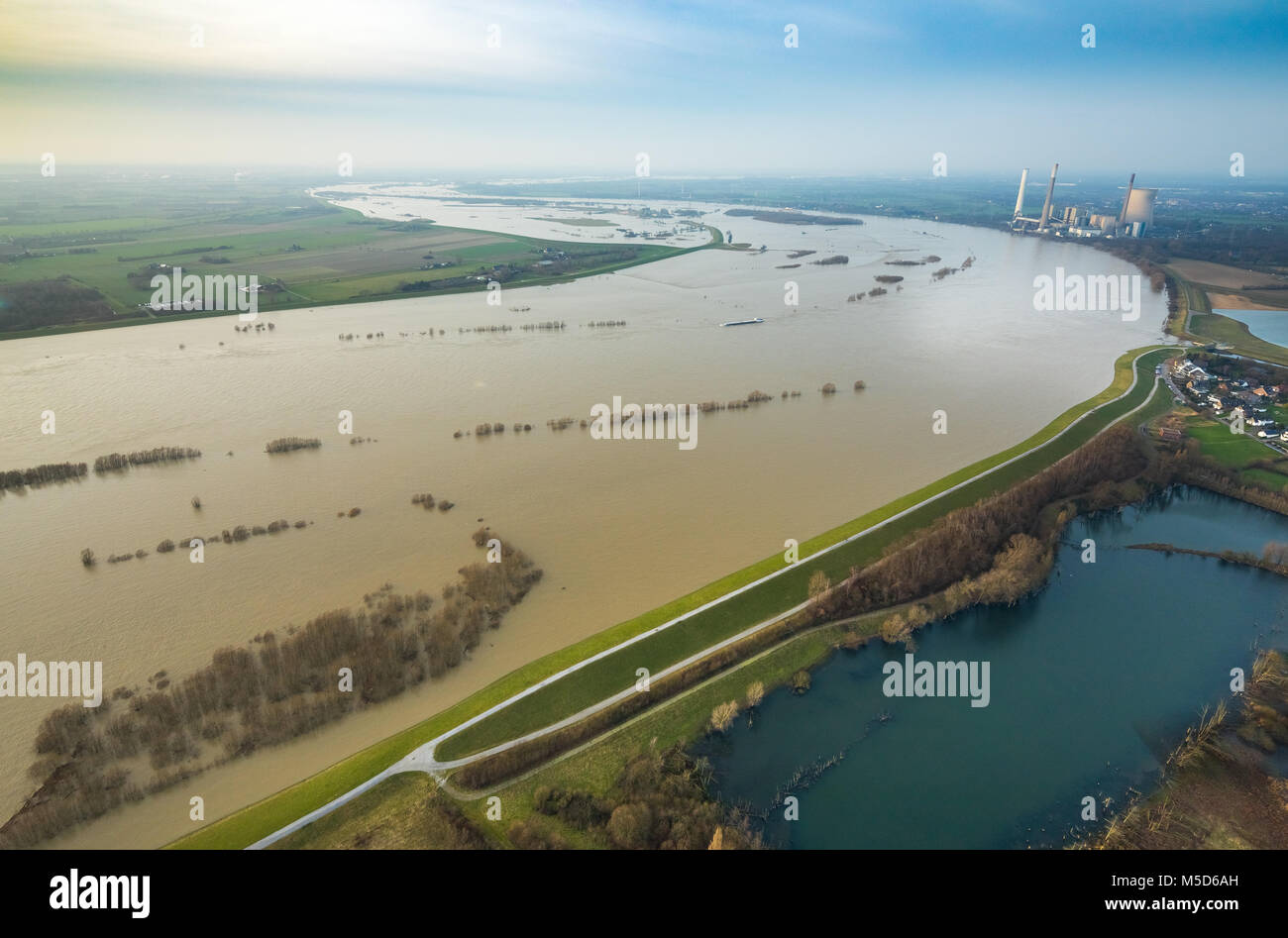 Hochwasser am Rhein, Walsum Kraftwerk, in der Nähe von Dinslaken, Ruhrgebiet, Nordrhein-Westfalen, Deutschland Stockfoto