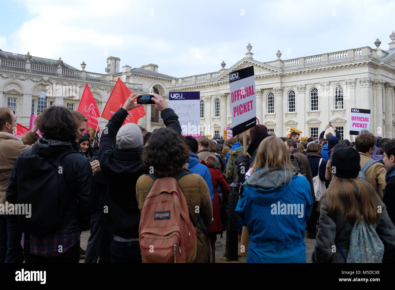 Cambridge, Großbritannien. 22. Februar, 2018. Streikposten vor der Alten Schule am ersten Tag der UCU Streik gegen die Änderungen. CamNews/Alamy leben Nachrichten Stockfoto