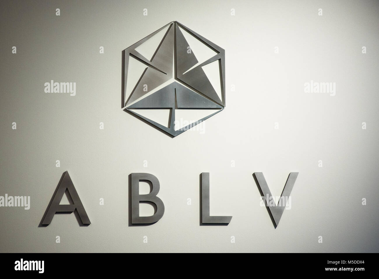 22.02.2018. RIGA, Lettland. Pressekonferenz am ABLV Bank - Vorsitzender des Vorstands, Chief Executive Officer (CEO) und Vadims Reinfelds, stellvertretender Vorsitzender des Vorstands, stellvertretender Chief Executive Officer (dCEO) von Riga. Stockfoto