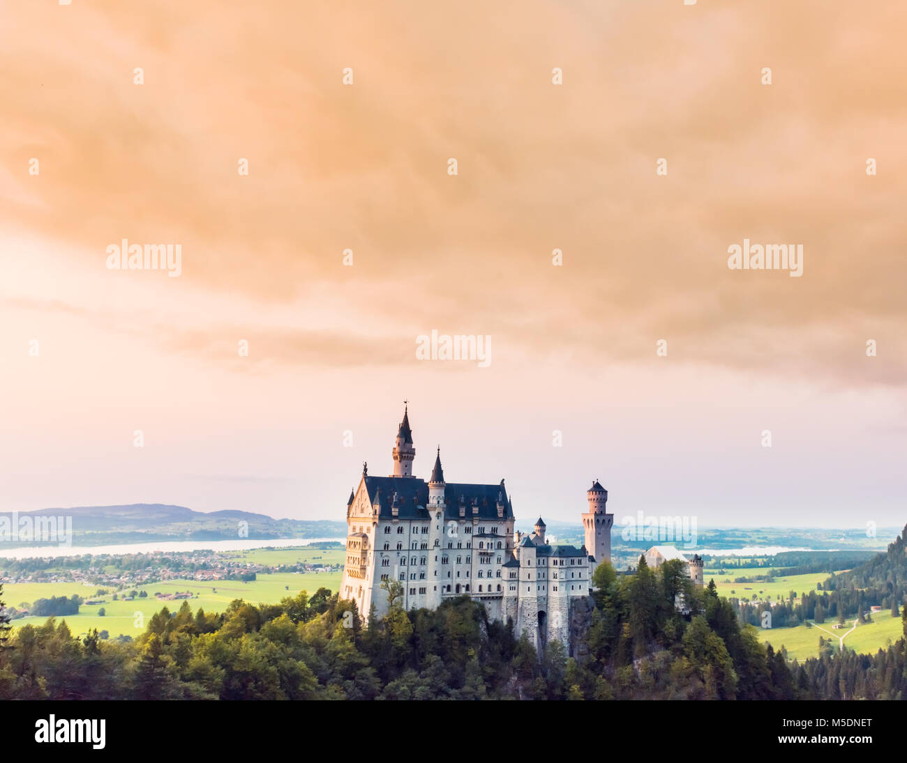 Schöner Blick auf das Schloss Neuschwanstein im Sommer Saison Stockfoto