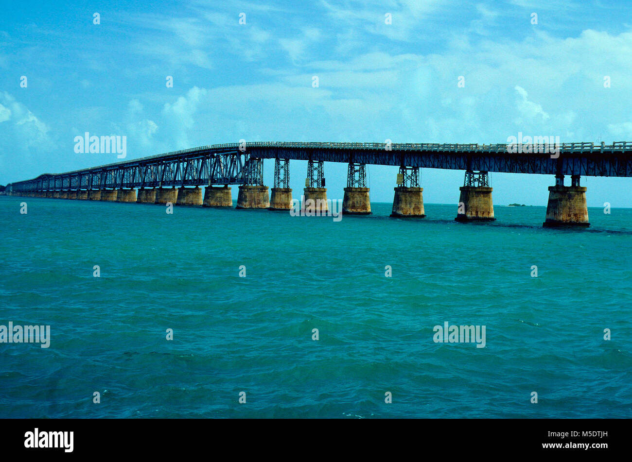 Alte Eisenbahnbrücke, Meer, Florida Keys, Florida, USA Stockfoto