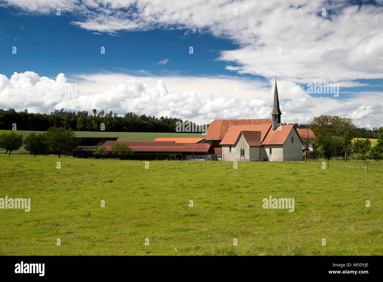 Der Kanton Jura, Schweiz, Wolken, Himmel, Saint Croix, Kirche Stockfoto