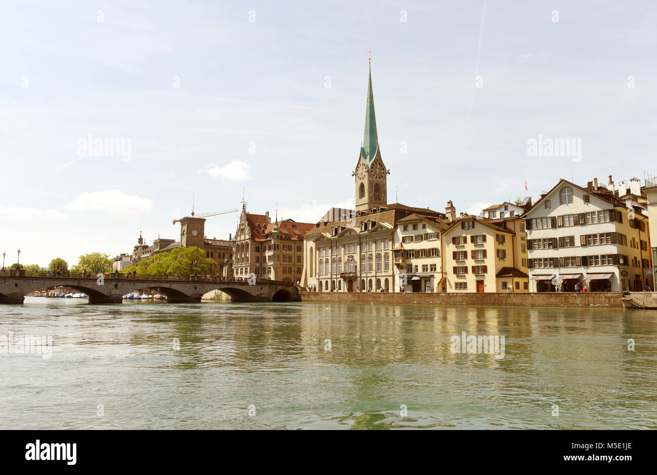 Stadtbild mit Fraumunster Kirche Zürich, Schweiz Stockfoto