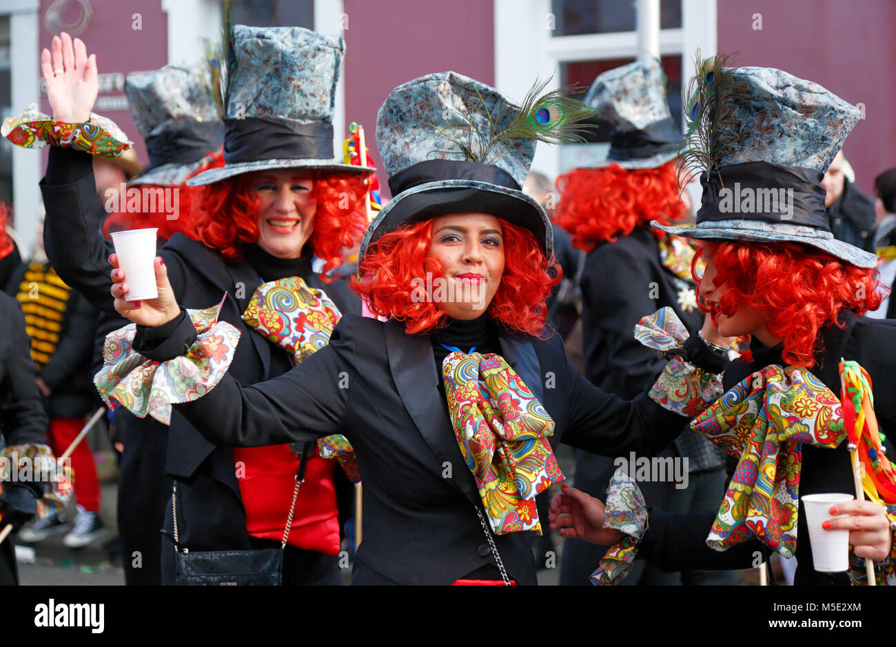 Rheinische Karneval, Rose Montag, Rosenmontag Umzug 2018 in Duelken, Menschen, Frauen, Narren, Kostümierung, D-Viersen, D-Viersen-Duelken, Niederrhein, Rheinland, Nordrhein-Westfalen, NRW Stockfoto