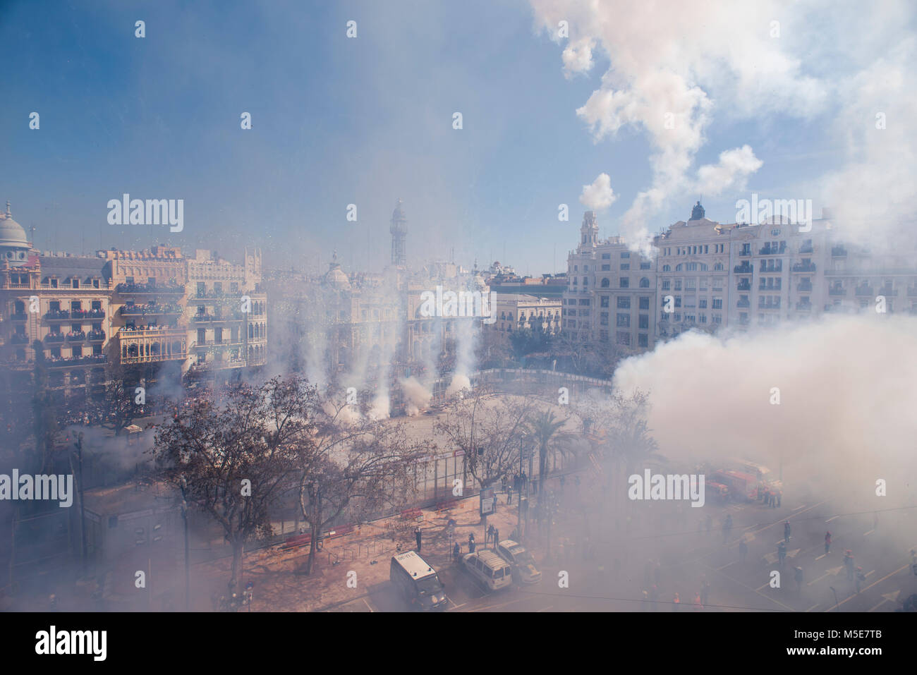 Mascleta Böller im Rathaus von Valencia während der Fallas Festivals in Spanien. Stockfoto