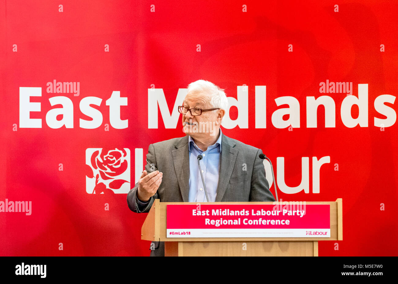 Willy Bach, Baron Bach sprechen, daß die East Midlands Labour Party 2018 Konferenz. Stockfoto