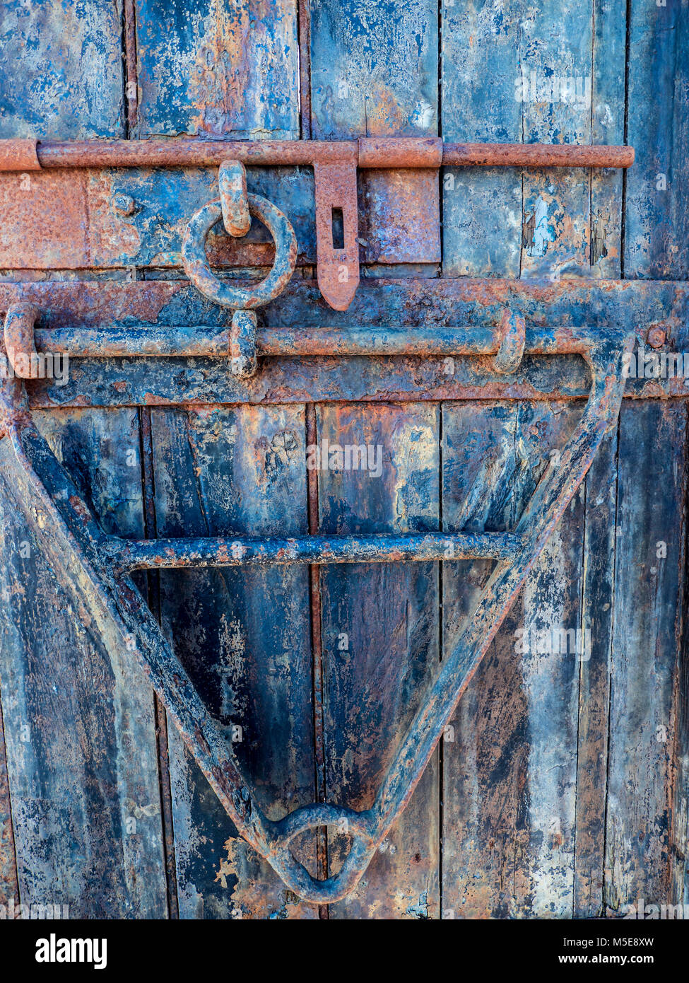 Boot Haus Wetter geschlagen alten rustikalen Tür zu Fisherman's Boot Hütte Lanzarote Kanarische Inseln Spanien Stockfoto