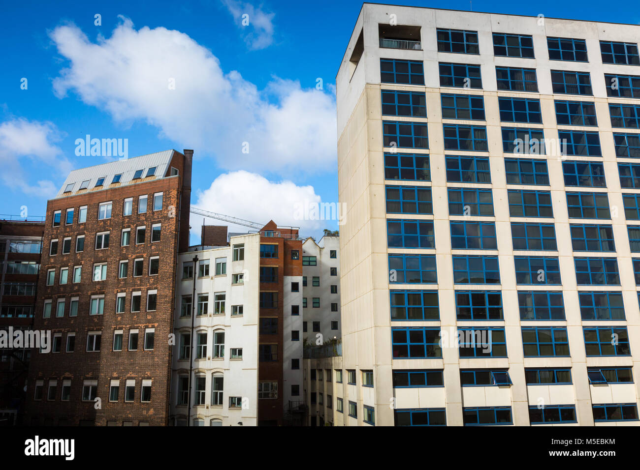 Eine Reihe von modernen Gebäuden, Außen, Birmingham UK Stockfoto