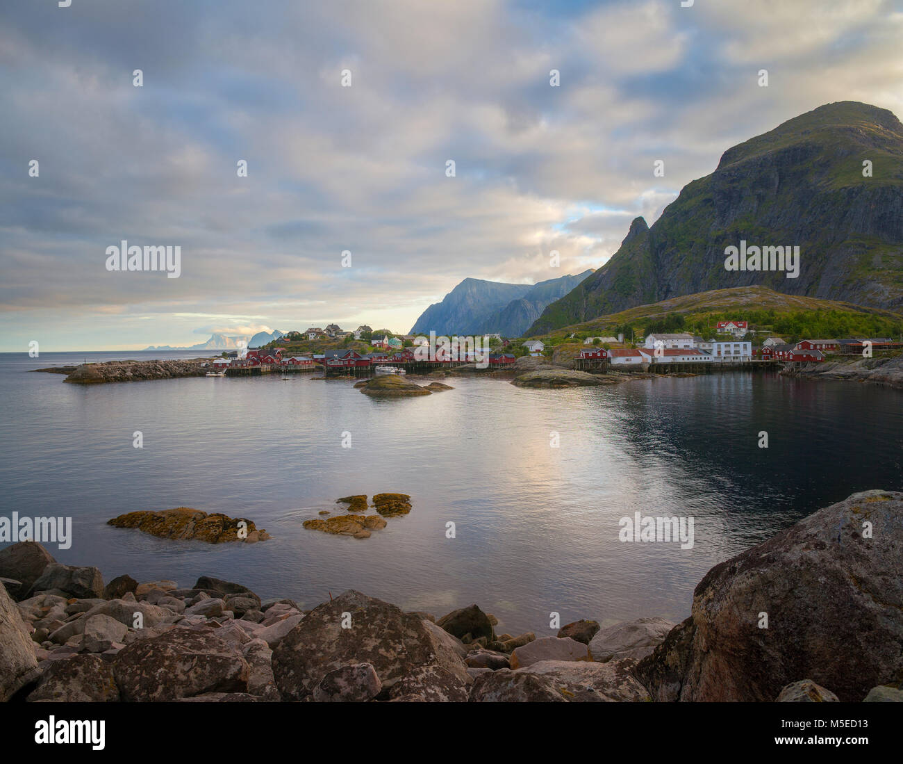 Dorf von Tind auf den Lofoten Angeln. Stockfoto