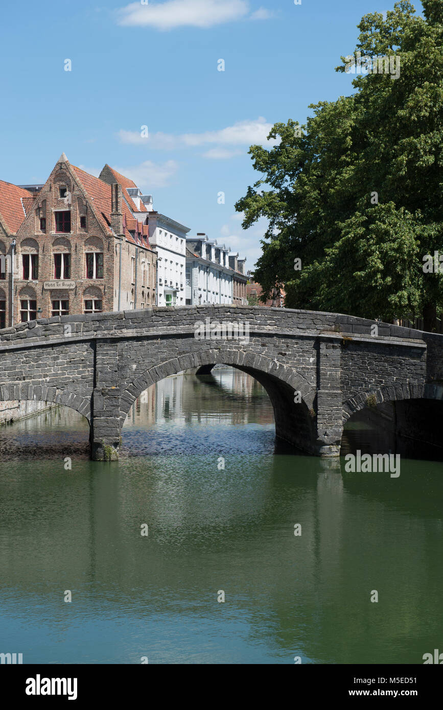 Die augustijnen Bridge ist eine Brücke über die und Augustijnenrei Speelmansrei Canal, Brügge, Belgien. Stockfoto