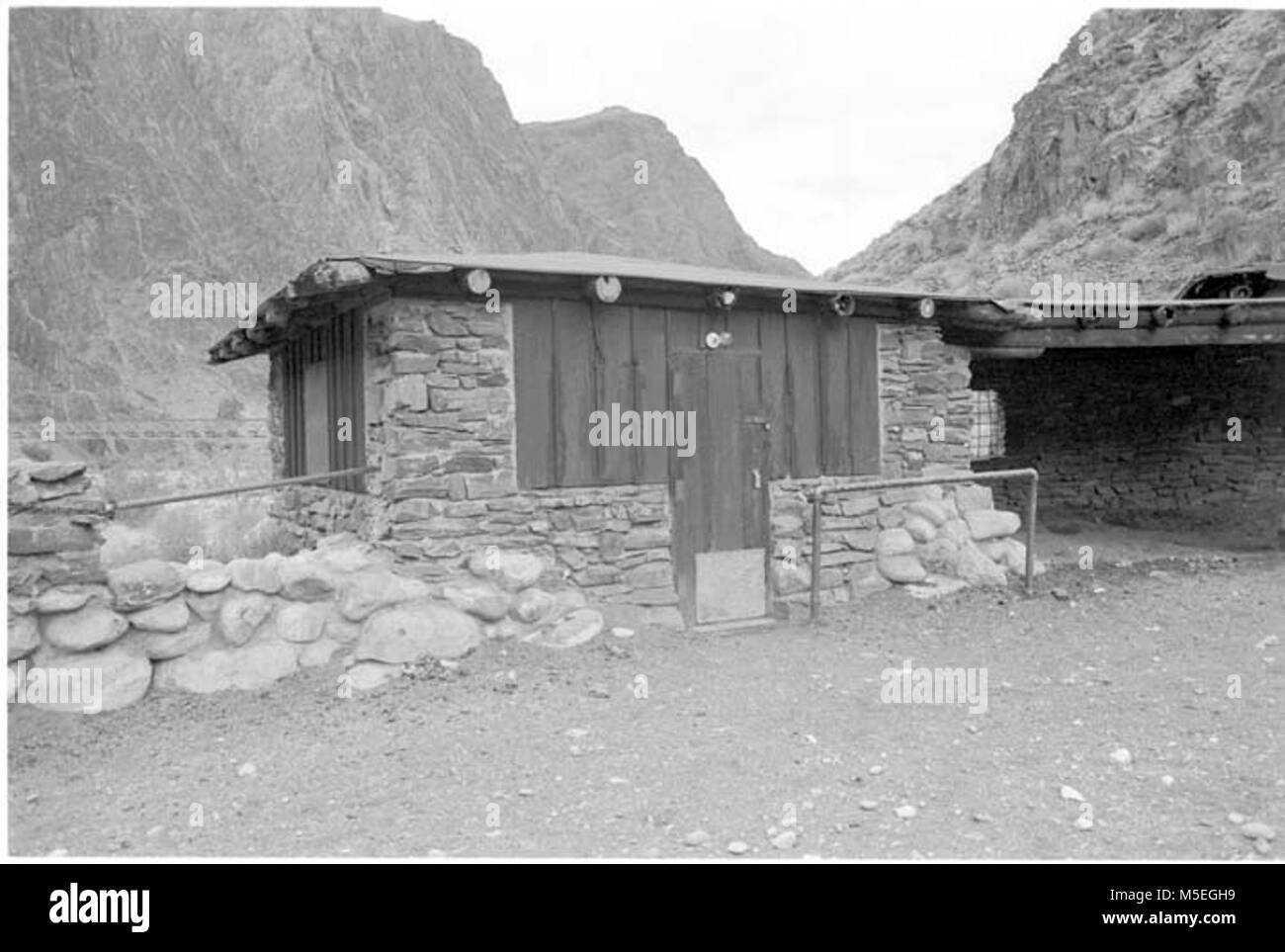 Grand Canyon historisch-Park Service Maultier Corral MAULTIER SCHEUNE - Geb. 222. PHANTOM RANCH, CORRAL ANSICHT WEST. SOUTH END ZIMMER. 20. Jul 1985. , CLEELAND Stockfoto