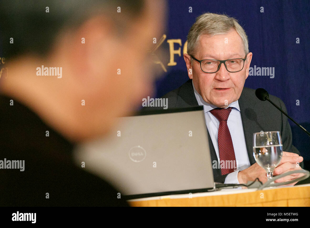 Klaus Regling, Generaldirektor der Europäischen Stabilitätsmechanismus (ESM), besucht eine Nachrichten Konferenz an der ausländischen Korrespondenten "Club für Japan am 23. Februar 2018, Tokio, Japan. Regling sprach über die Europäischen Währungsfonds, der ESM wird mit den Zielen der Förderung der wirtschaftlichen Stabilität und Reduzierung der Risiken im Bankensektor zu folgen. Credit: Rodrigo Reyes Marin/LBA/Alamy leben Nachrichten Stockfoto