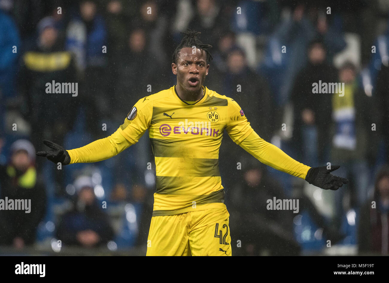 22. Februar 2018, Italien, Bergamo: Fußball, UEFA Europa League, Runden von 32, 2.Etappe: Atalanta Bergamo vs Borussia Dortmund. Dortmunder Michy Batshuayi reagiert. Foto: Bernd Thissen/dpa Stockfoto
