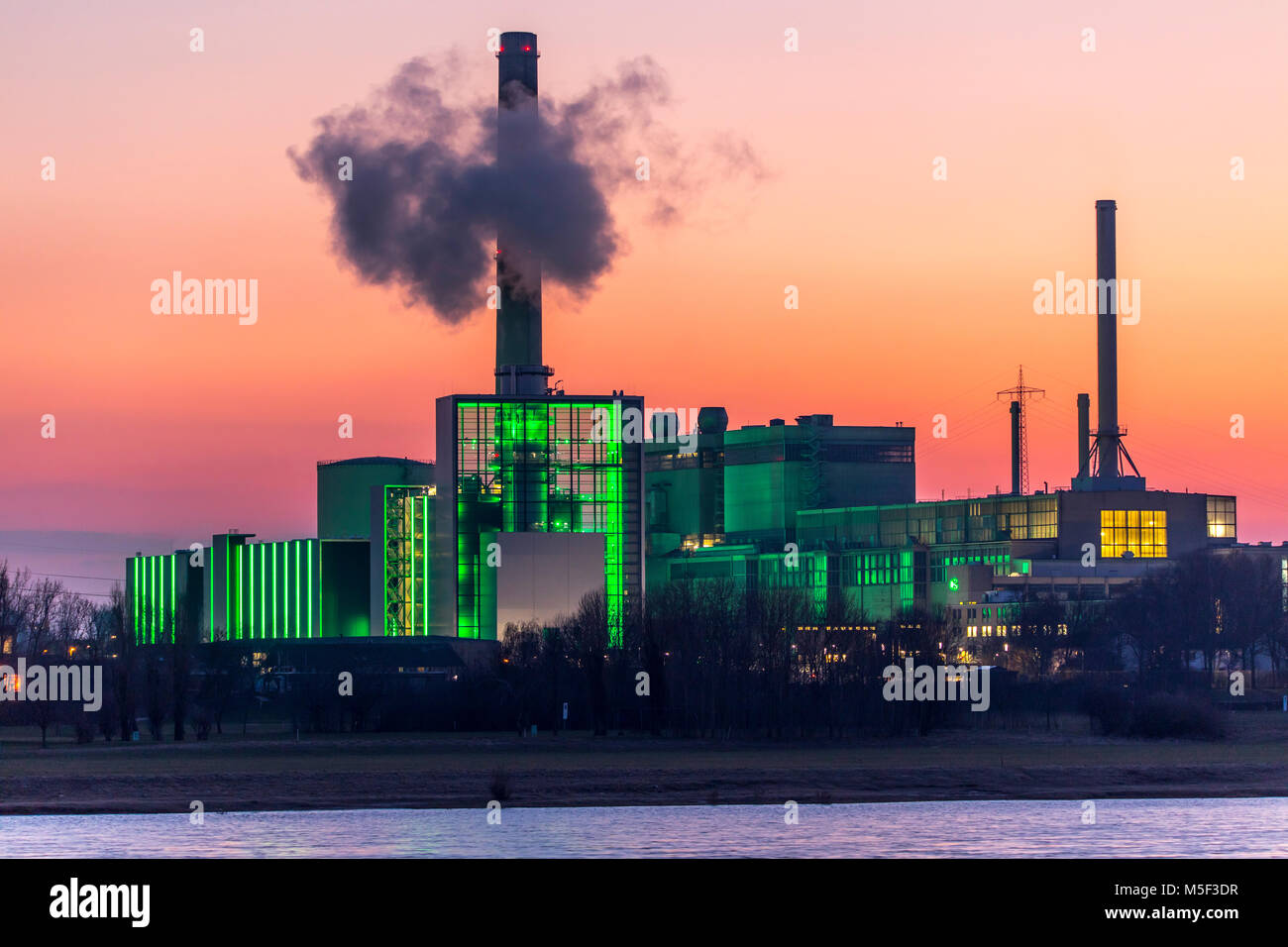 Die Lausward Kraftwerk in Düsseldorf, Gas- und Dampfturbinenkraftwerk der Stadtwerke Düsseldorf und der EnBW, die im Hafen von Düsseldorf auf der Stockfoto