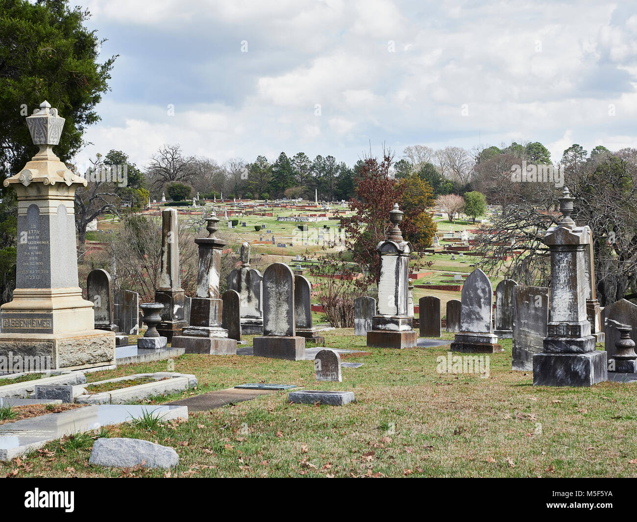 Alte Oakwood Friedhof mit Grabsteinen, Grabsteine und Denkmäler, die in der Anfang 1800 für alle Glaubensrichtungen in Montgomery, Alabama, USA gegründet. Stockfoto