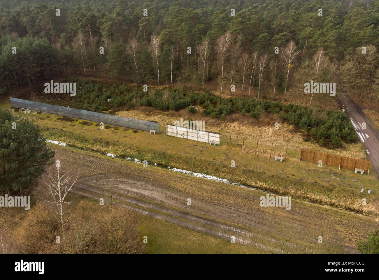 Luftbild der ehemaligen Grenzanlagen zwischen der DDR und der BRD". Open-air-Ausstellung in einem Wald in der Nähe von kaiserwinkel an der Grenze von Stockfoto