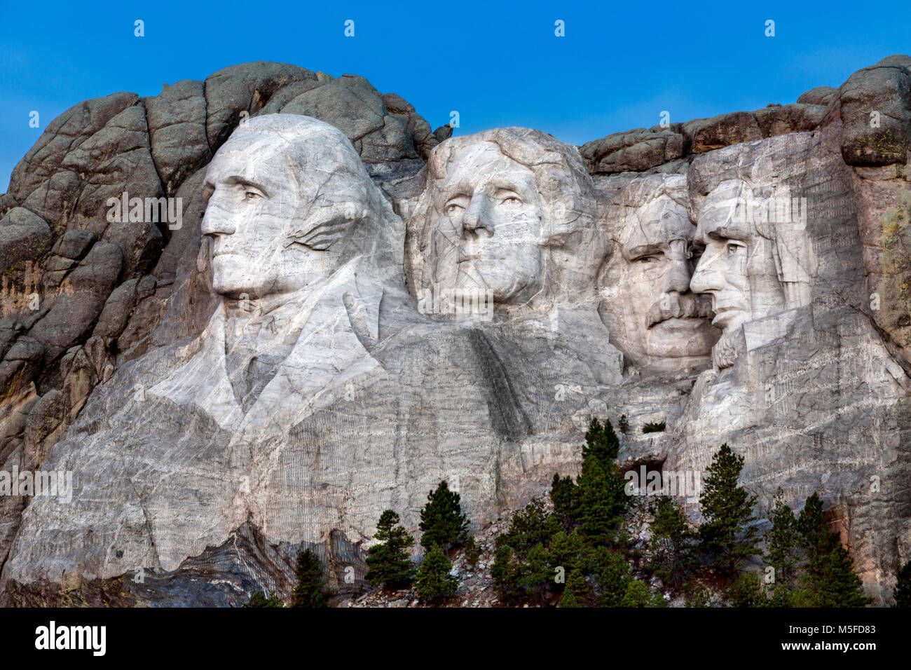 SD 00015-00 ... South Dakota - Sonnenaufgang am Mount Rushmore National Memoral mit Presedents Georg Washington, Thomas Jefferson, Theodore Roosevelt und Abr Stockfoto