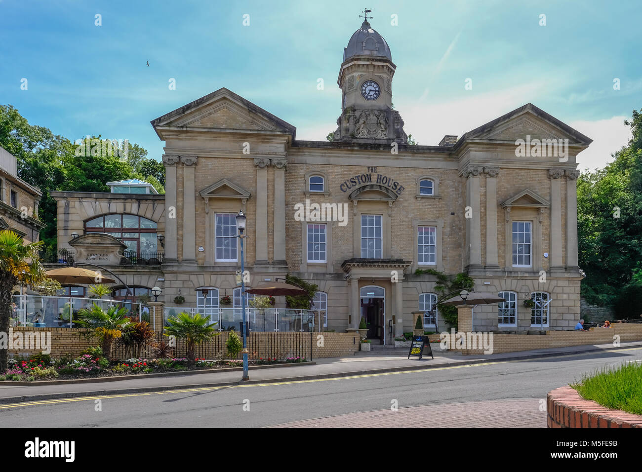 Cardiff, Wales - 21. Mai 2017: Custom House, historisches Gebäude an der Cardiff Bay in der Nähe des Barage. Stockfoto