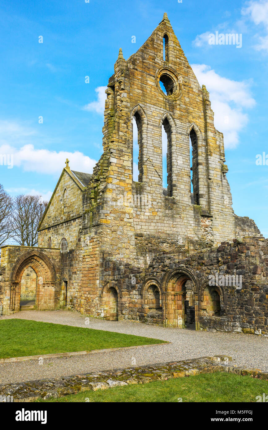 Kilwinning Abtei aus dem 12. Jahrhundert, errichtet und von Tironensian Mönche aus Kelso besetzt und wurde dann als Presbyterianischen Kirche, Kilwinning verwendet, Stockfoto