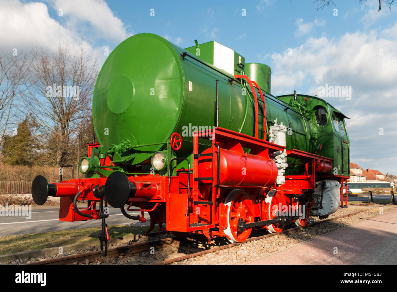 Wolfen, Deutschland - Februar 22,2018: ein Denkmal in Form eines alten Lokomotive der ehemaligen Filmfabrik Wolfen. Stockfoto