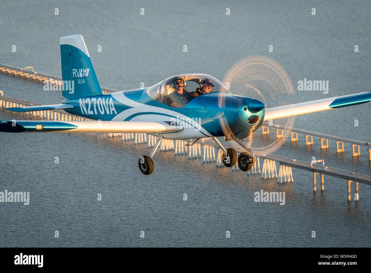 Vans RV-12 Light Sport Aircraft im Formationsflug Stockfotografie - Alamy
