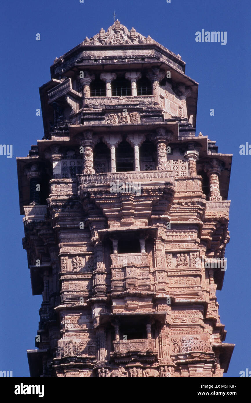 Den oberen Teil des Sieges Turm in Chittorgarh, Rajasthan, Indien Stockfoto