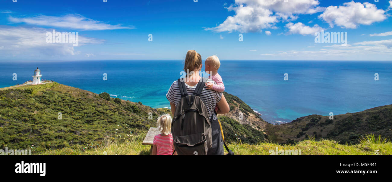Cape Reinga mit Familie Frau und Kinder einen Ausflug in den Norden schöner sonniger Tag. Stockfoto